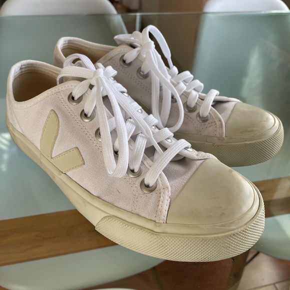 Veja Shoes - Veja Low Sneakers